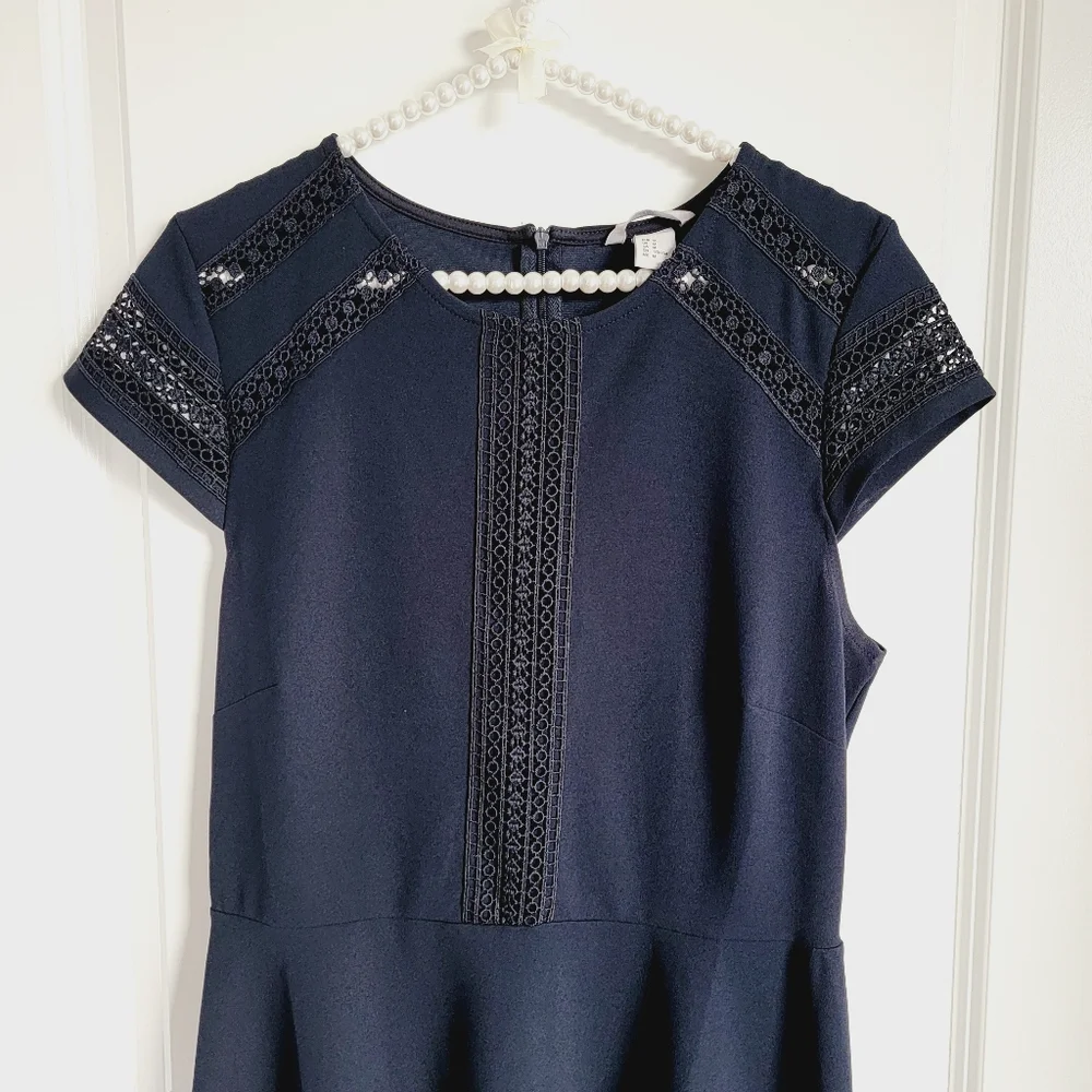 NWOT H&M Navy Blue Lace Eyelet Cap Sleeve Knee-Length Casual Dress Sz M - Picture 2 of 11